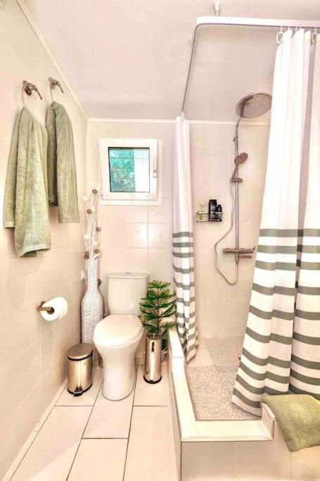 Cute Tiny House Villa Rafína Exteriör bild