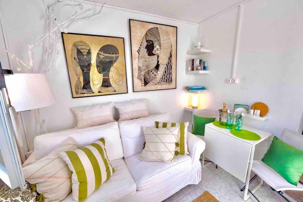 Cute Tiny House Villa Rafína Exteriör bild